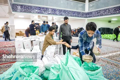 گزارش تصویری | تهیه ۱۰۰۰ بسته معیشتی برای ۱۰۰۰ خانواده نیازمند مشهدی