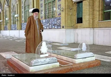 گزارش تصویری | حضور رهبر انقلاب اسلامی در حرم مطهر حضرت امام خمینی (ره)
