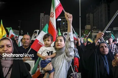 گزارش تصویری | اجتماع مردم مشهد در حمایت از اقدامات نیرو‌های مسلح جمهوری اسلامی ایران و عملیات بشارت فتح