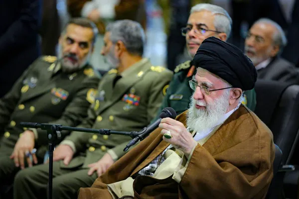مقام معظم رهبری: هرجا جوانان ما با عزم و ایمان وارد شدند، کار‌های بزرگی انجام داده‌اند + فیلم و عکس
