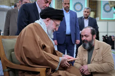 دیدار جمعی از شاعران و اهالی فرهنگ و ادب فارسی با رهبر انقلاب