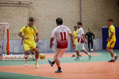 گزارش تصویری | بازی خیرخواهانه یاران خداداد عزیزی به مناسبت عید غدیر در کانون اصلاح و تربیت مشهد