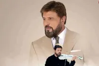 ویدئو| بوسه بیژن مرتضوی بر خاک ایران پس از سال‌ها دوری