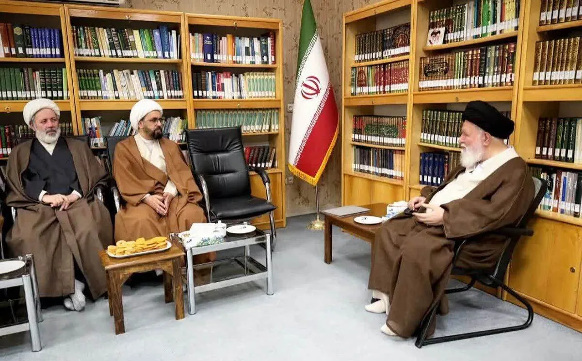 آیت‌الله علم‌الهدی: شناسایی مسائل بومی و حضور فعال در ساختار‌های استانی ضروری است