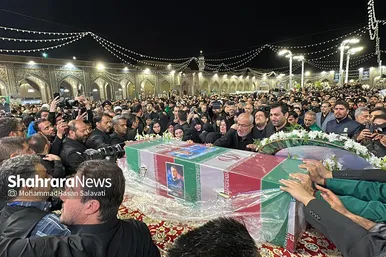 استقبال زائران و مجاوران حرم امام‌رضا(ع) از پیکر شهید امیرعبداللهیان