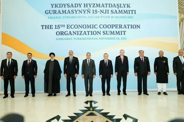 رئیسی در اجلاس سران اکو: تحریم‌های آمریکا خللی در همکاری ما با منطقه ایجاد نمی‌کند