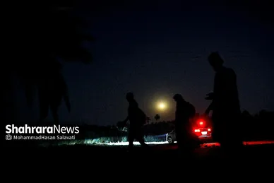 گزارش تصویری | پیاده روی شبانه زائران اربعین در طریق العلماء