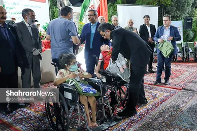 گزارش تصویری | آیین اهدای ۳۰۰ دستگاه ویلچر و بسته تحصیلی به معلولان و دانش‌آموزان تحت پوشش بهزیستی خراسان رضوی