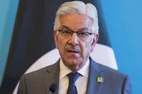 وزیر دفاع پاکستان در آستانه گفت‌و‌گو‌های صلح استانبول، افغانستان را تهدید کرد