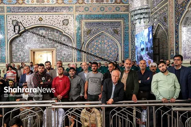 دعا برای سلامتی رئیس جمهور در حرم مطهر رضوی