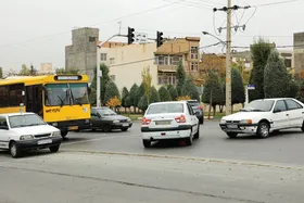 گردش به راست فقط با فرمان چراغ راهنمایی مجاز است