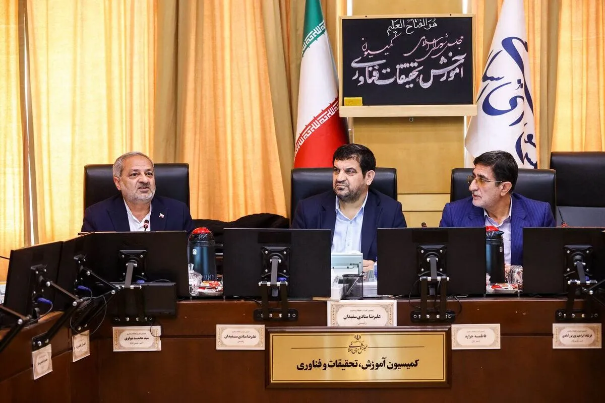 عظیمی راد: اکثر نمایندگان از توضیحات وزیر آموزش و پرورش قانع شدند