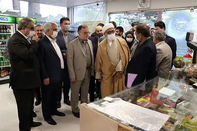 بازدید تولیت آستانه قدس و مسولان استانی از روند خدمت رسانی به زائران نوروزی