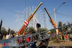 سقوط جرثقیل در اتوبان بسیج تهران ۲ کشته برجای گذاشت + فیلم و عکس
