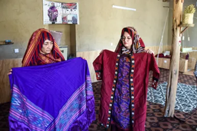 تصاویری زیبا از ابریشم‌بافی زنان در «جَرگَلان» خراسان شمالی
