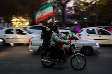  شادی مردم مشهد بعد از برد تیم ملی ایران