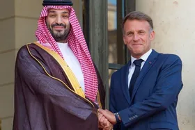 استقبال ماکرون از بن&zwnj;سلمان در کاخ الیزه