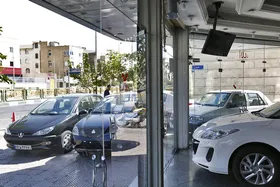 بازار &laquo;خودرو&raquo; همچنان بلاتکلیف (۱۵ آذرماه ۱۴۰۰)