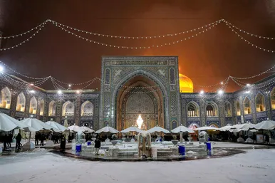 بارش برف در حرم مطهر رضوی