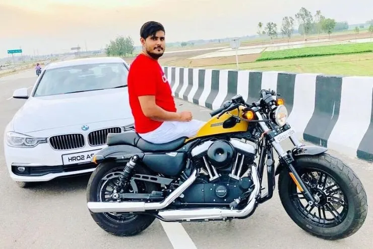 پسر ثروتمند بی‌ام‌و (BMW) خود را در رودخانه انداخت + عکس