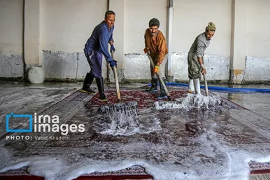 عکس‌هایی از یک کارگاه قالیشویی در آستانه نوروز