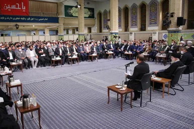 دیدار شاعران و اساتید ادبیات فارسی با رهبر انقلاب