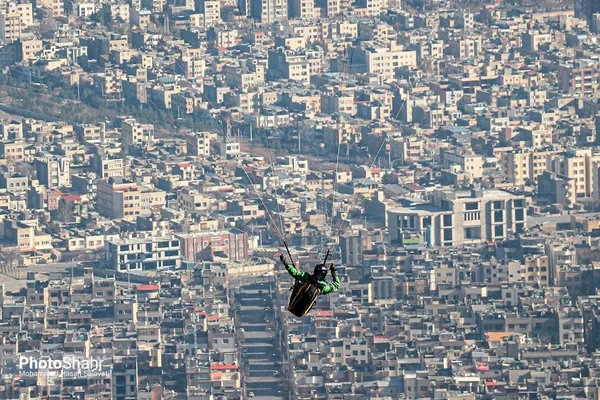 اولین پرواز غیررسمی پاراگلایدرسواران مشهدی بر فراز آسمان شهر