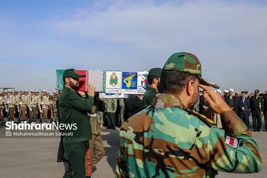 استقبال از پیکر مطهر ۱۲ شهید گمنام دفاع مقدس در فرودگاه هاشمی نژاد مشهد