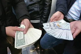 دلار به&zwnj;نرخ صرافی ملی؛ گشتم نبود، نگرد نیست!