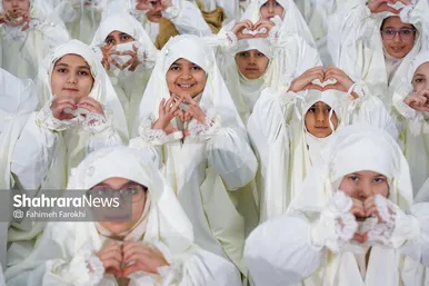 گزارش تصویری | جشن تکلیف دانش آموزان دختر مدارس غیر دولتی در حرم مطهر رضوی