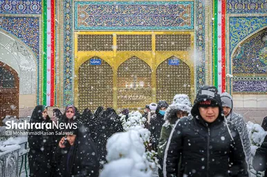 بارش برف در حرم مطهر رضوی