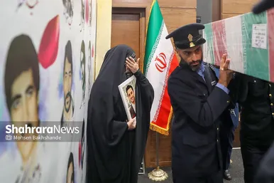 گزارش تصویری | بدرقه پیکر شهید گمنام دفاع مقدس در همایش سالیانه بسیجیان در مشهد
