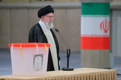 مرحله دوم رأی‌گیری انتخابات چهاردهمین دوره ریاست‌جمهوری با حضور رهبر معظم انقلاب اسلامی