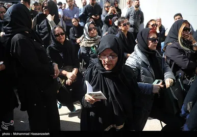 عکس‌هایی از تشییع پیکر رضا داودنژاد