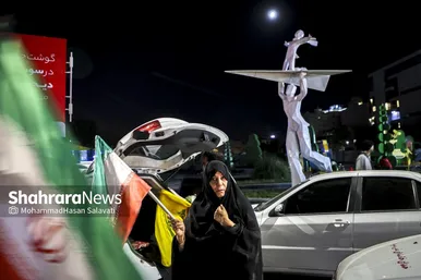 گزارش تصویری | یکصد و هفتاد و هفتمین شب حضور مردم مشهد در سنگر خیابان
