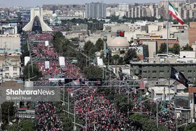 رسانه فرانس ۲۴: جمعیت عظیمی از سوگواران در مراسم تشییع رهبر شهید ایران حضور دارند