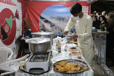 جشنواره غذای ملل و صنایع دستی