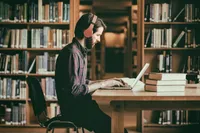 کتاب کاغذی یا صوتی؛ کدام‌یک برای مغز مفیدتر است؟