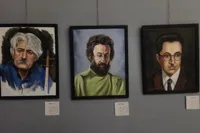 نمایشگاه نقاشی انفرادی «کسی اینجاست» در گالری مؤسسه خیریه همدم مشهد برگزار شد