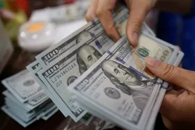 علت ثابت شدن قیمت دلار چیست؟ (۱۶ اردیبهشت ۱۴۰۲)