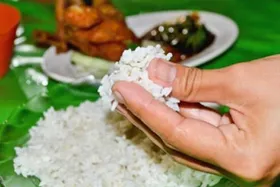 ۱۰ دلیل برای آنکه می&zwnj;گویند با دست غذا بخورید