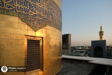 تعویض پرچم گنبد و پوش ضریح مطهر حرم رضوی همزمان با سوم ربیع الاول