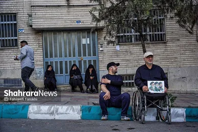گزارش تصویری | اقامه نماز بر پیکر قائد شهید در خیابان های اطراف مصلی تهران