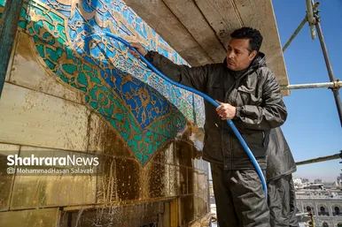 گزارش تصویری | شست‌وشو و غبارروبی گنبد مطهر حرم امام رضا (علیه‌السلام)