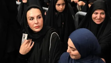 تصاویری از حضور هنرمندان در مراسم بزرگداشت شهدای جنگ ۱۲ روزه در حسینیه امام خمینی(ره)