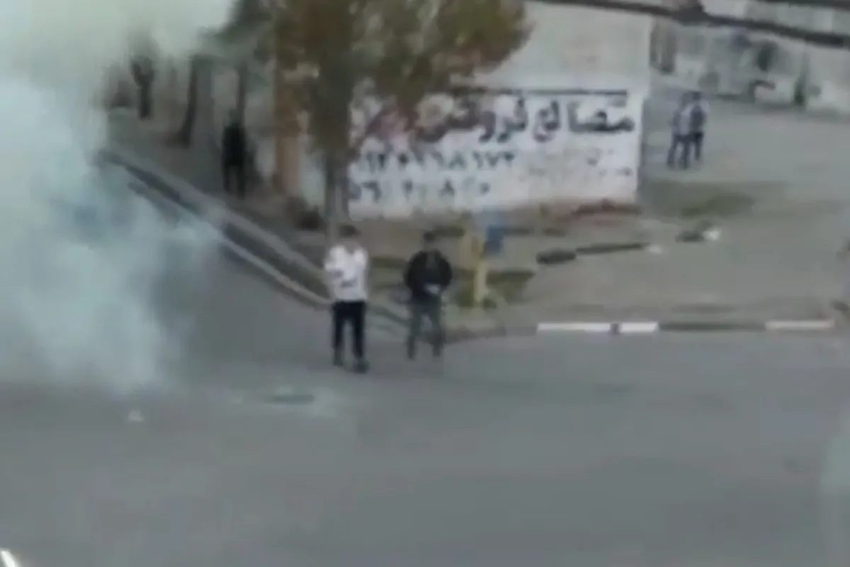 ویدئو |  لحظه انفجار نارنجک در دست یک نوجوان