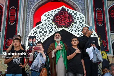 گزارش تصویری | آیین چهارپایه خوانی عصر شهادت امام رضا (ع) در حرم مطهر رضوی