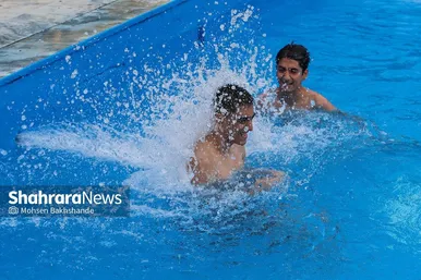 عکس‌هایی از استخر روباز پارک ملت