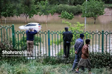 تصاویری از تلاش غواصان آتش نشانی مشهد برای نجات افراد گرفتار در سیلاب (۲۶ اردیبهشت ۱۴۰۳)