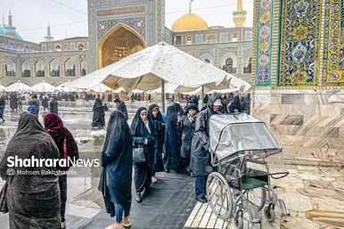 بارش اولین برف پاییزی در حرم مطهر رضوی